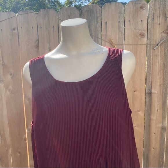 Torrid Burgundy Pleated Tank Chiffon Swing Blouse 1X - Picture 9 of 11